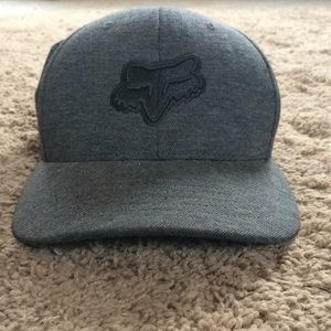 Men’s fox racing hat.